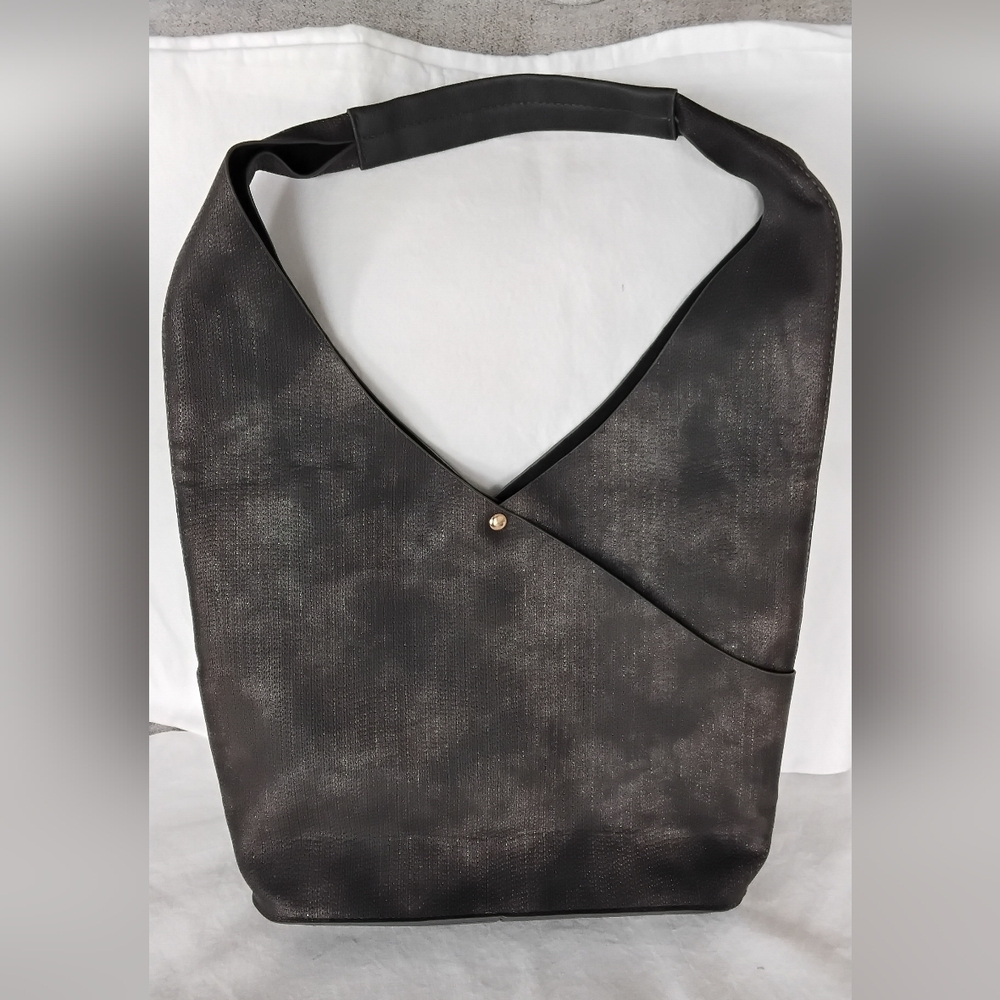 Everyday Gray Shoulder Bag with Subtle Texture